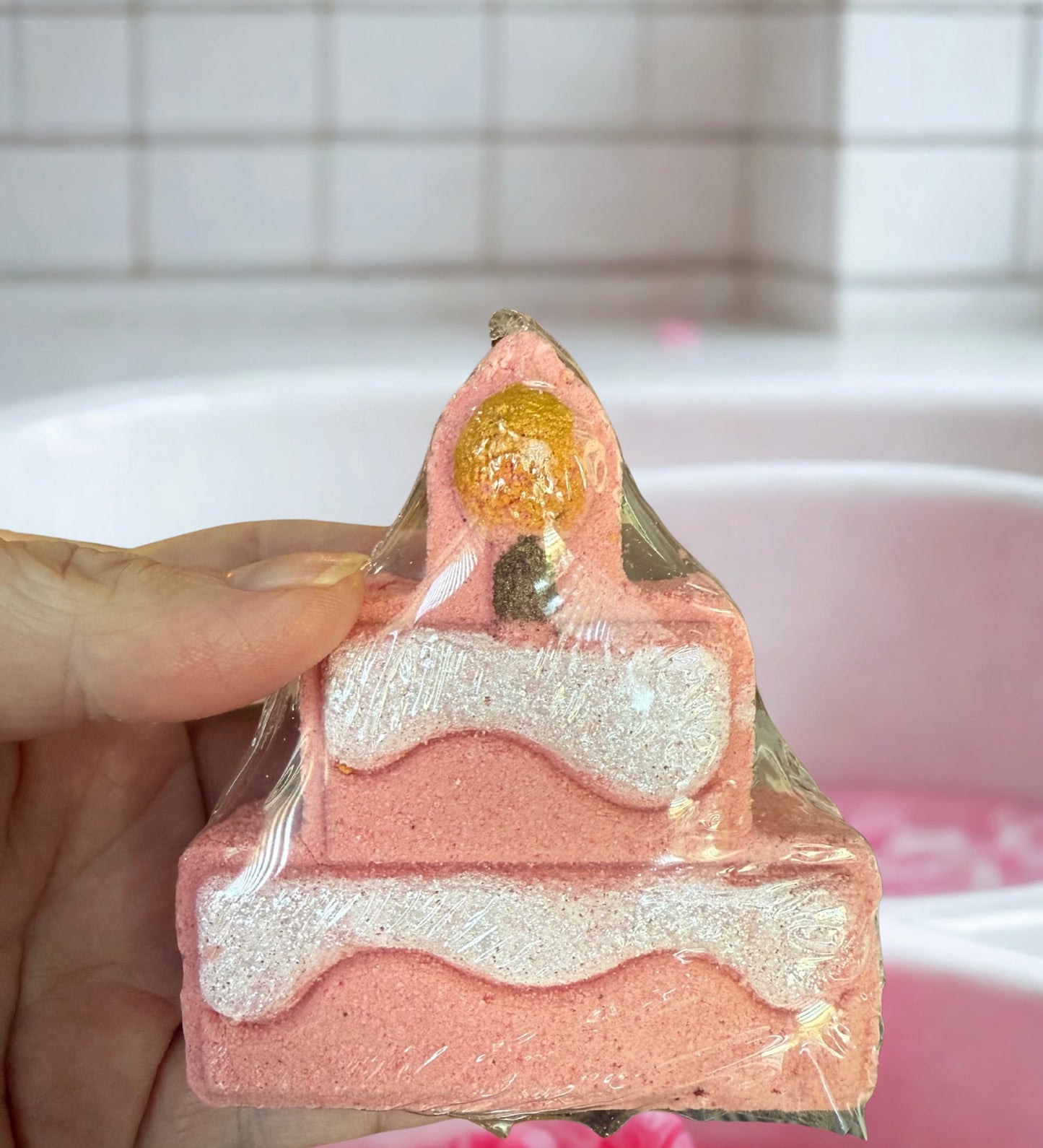 Foaming 3D shaped bath bombs