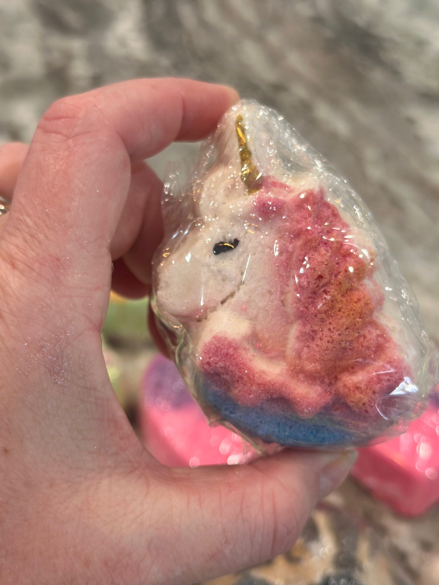 Foaming 3D shaped bath bombs unicorn
