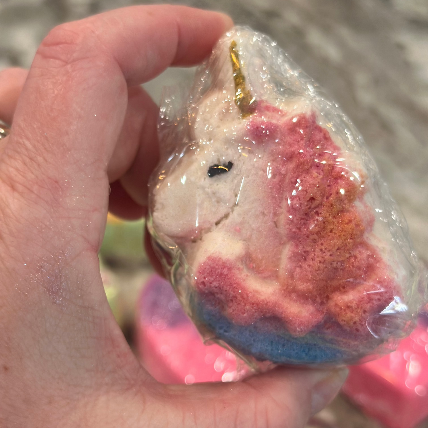 Foaming 3D shaped bath bombs unicorn