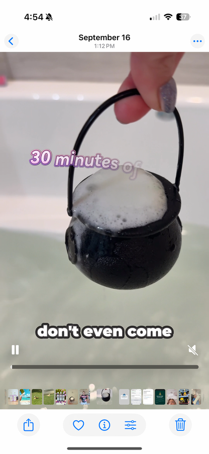 Spooky Cauldron Bath Bomb – Halloween Bath Bomb for Kids & Adults