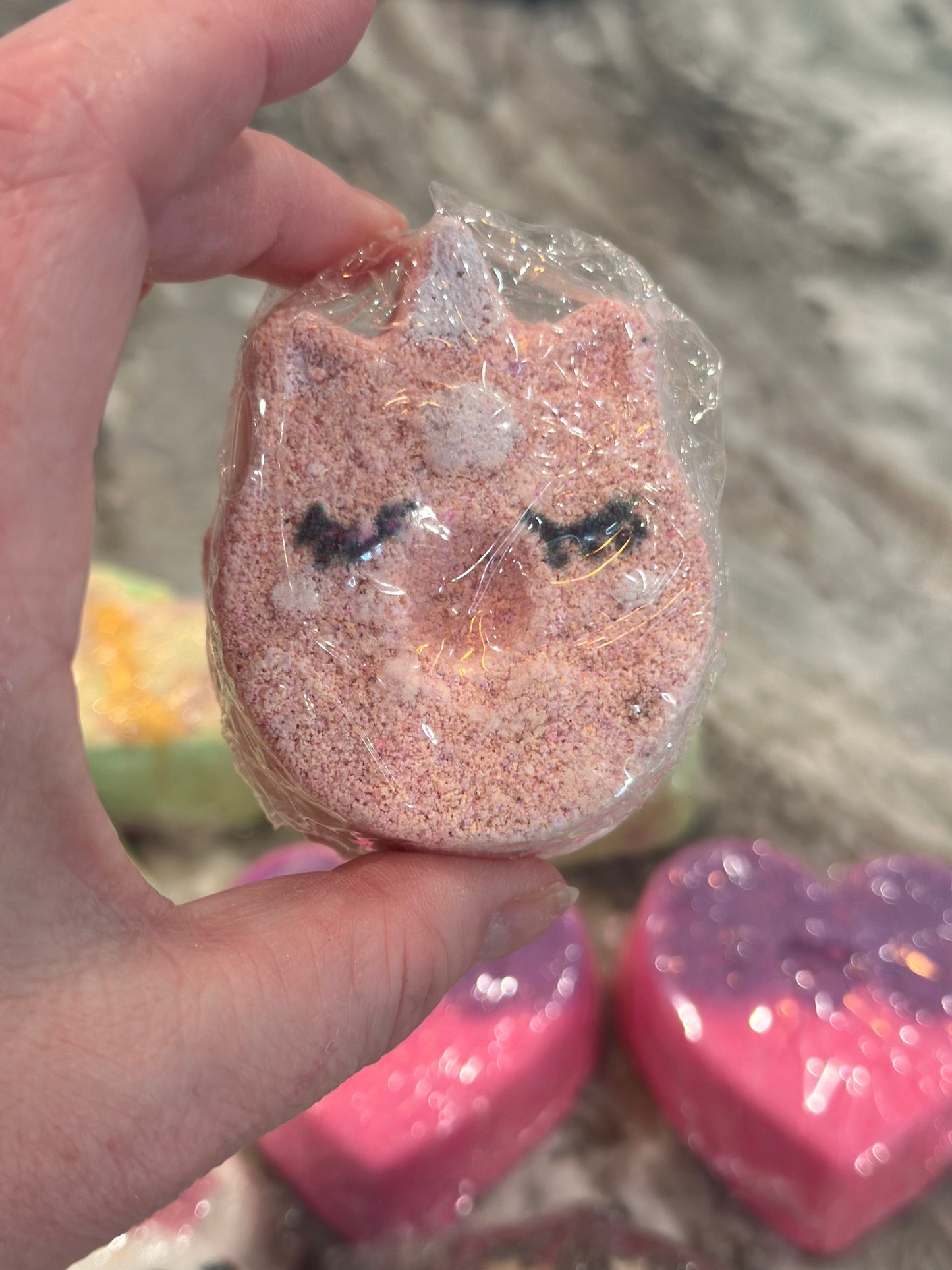Foaming 3D shaped bath bombs unicorn doughnut