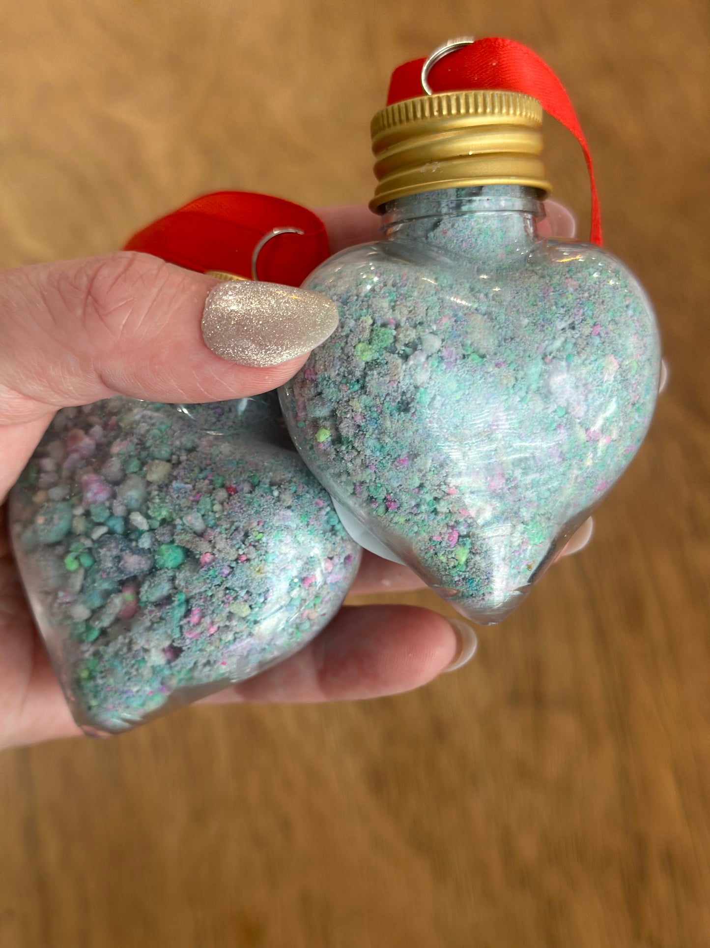 Bubble bath dust hearts